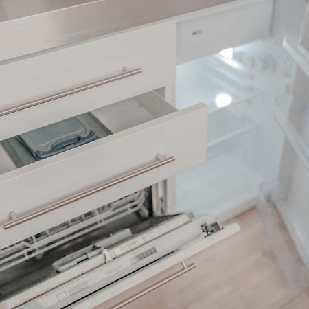 Apartment Mit Kueche, Arbeitsplatz Und Xxl Sofa Neuss Exteriör bild