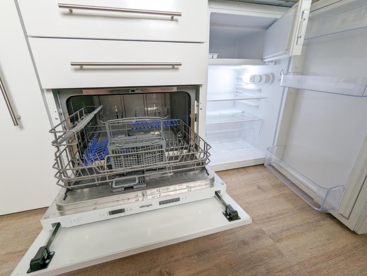 Apartment Mit Kueche, Arbeitsplatz Und Xxl Sofa Neuss Exteriör bild