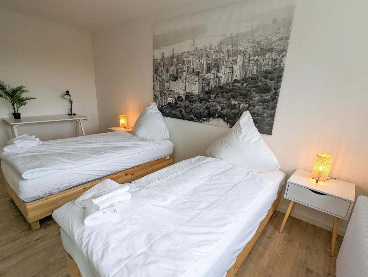 Apartment Mit Kueche, Arbeitsplatz Und Xxl Sofa Neuss Exteriör bild