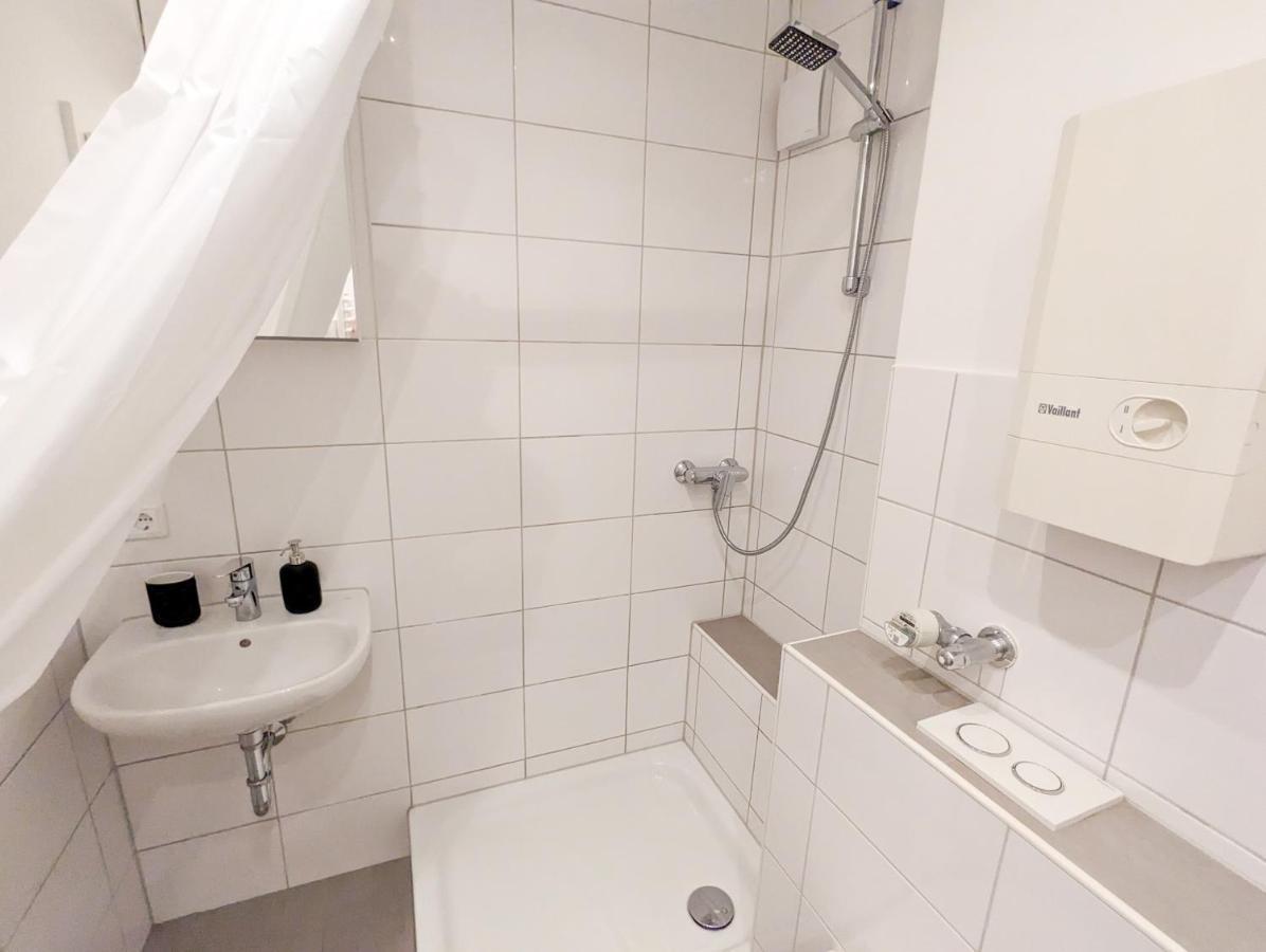 Apartment Mit Kueche, Arbeitsplatz Und Xxl Sofa Neuss Exteriör bild