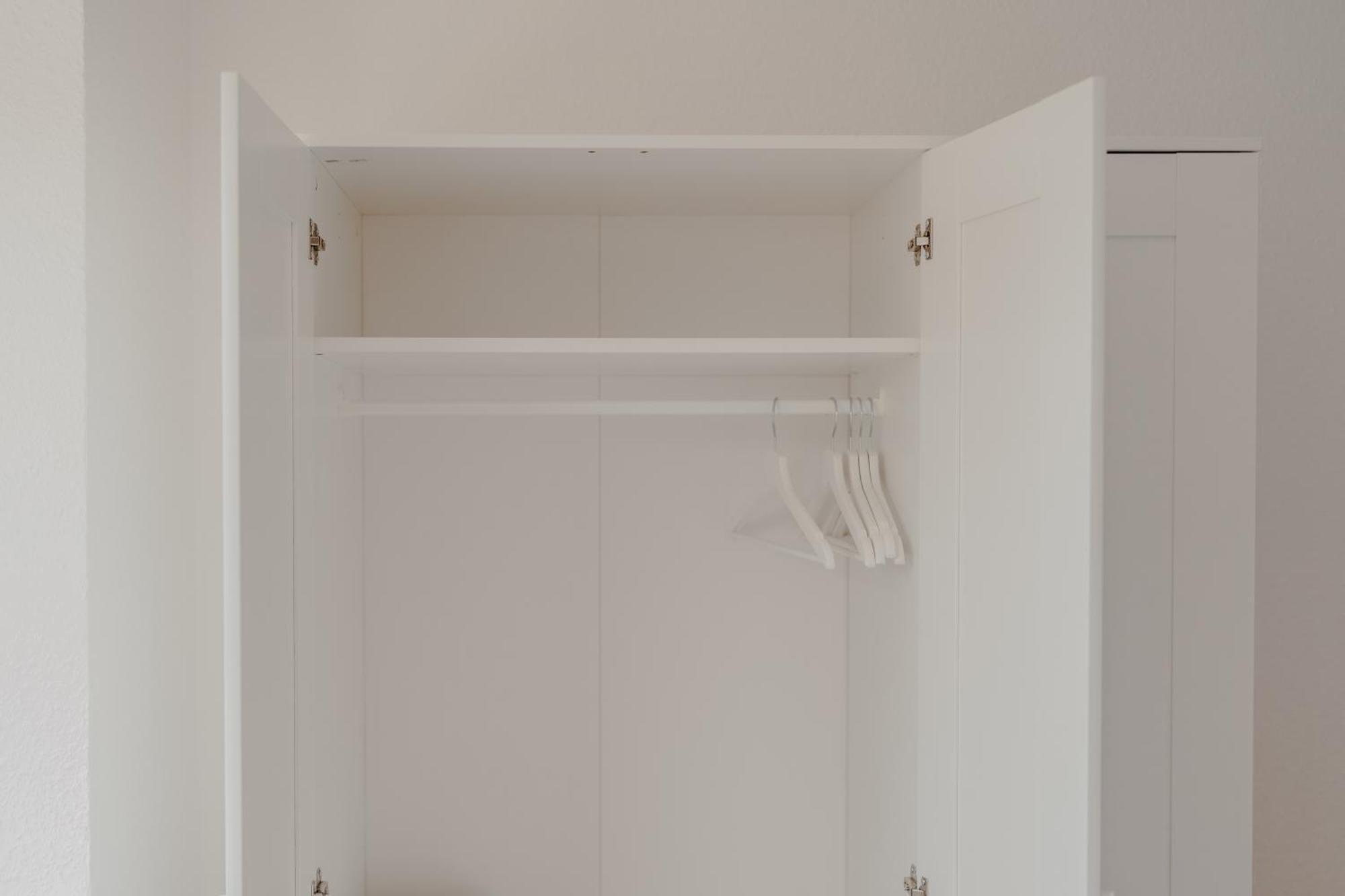 Apartment Mit Kueche, Arbeitsplatz Und Xxl Sofa Neuss Exteriör bild