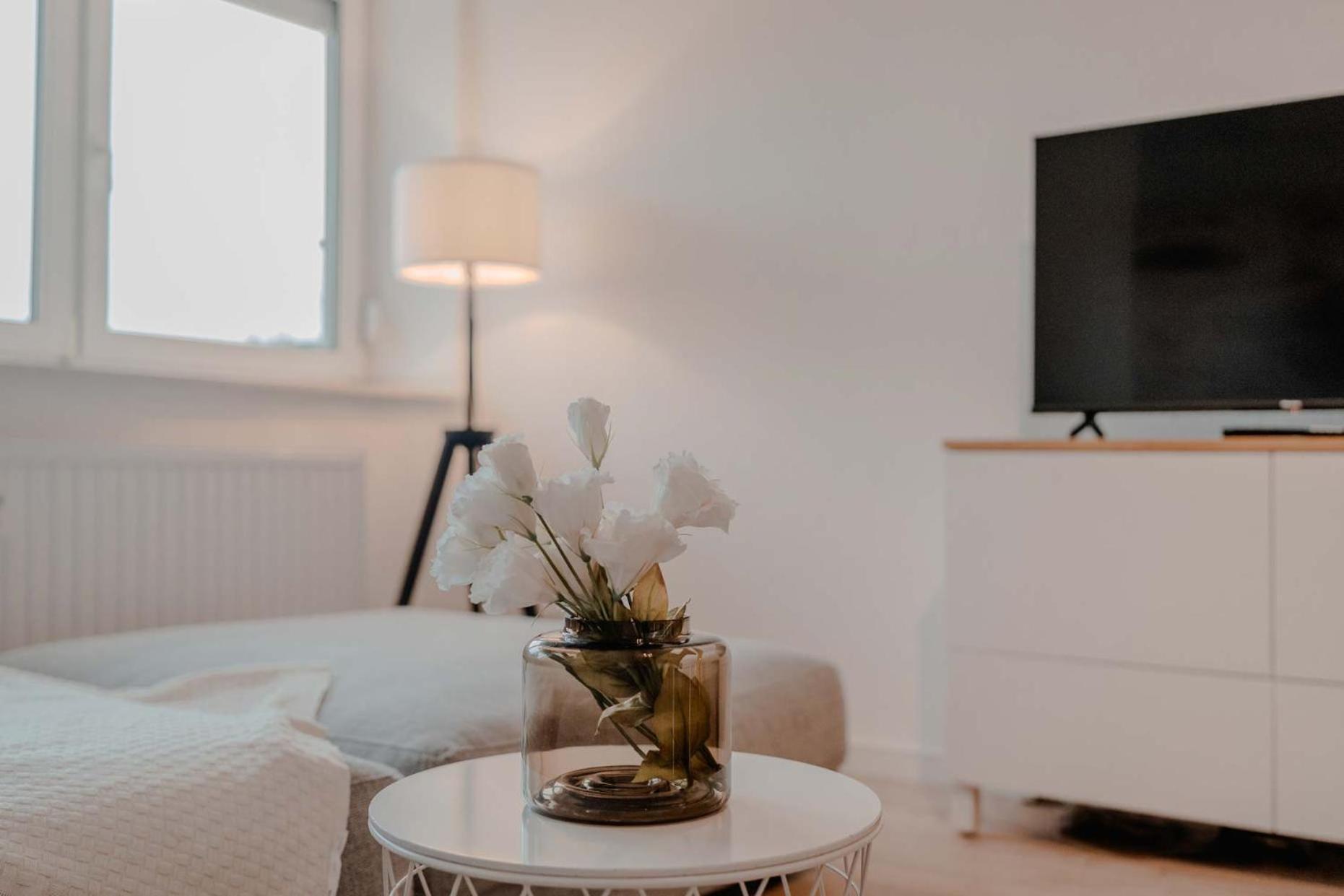 Apartment Mit Kueche, Arbeitsplatz Und Xxl Sofa Neuss Exteriör bild