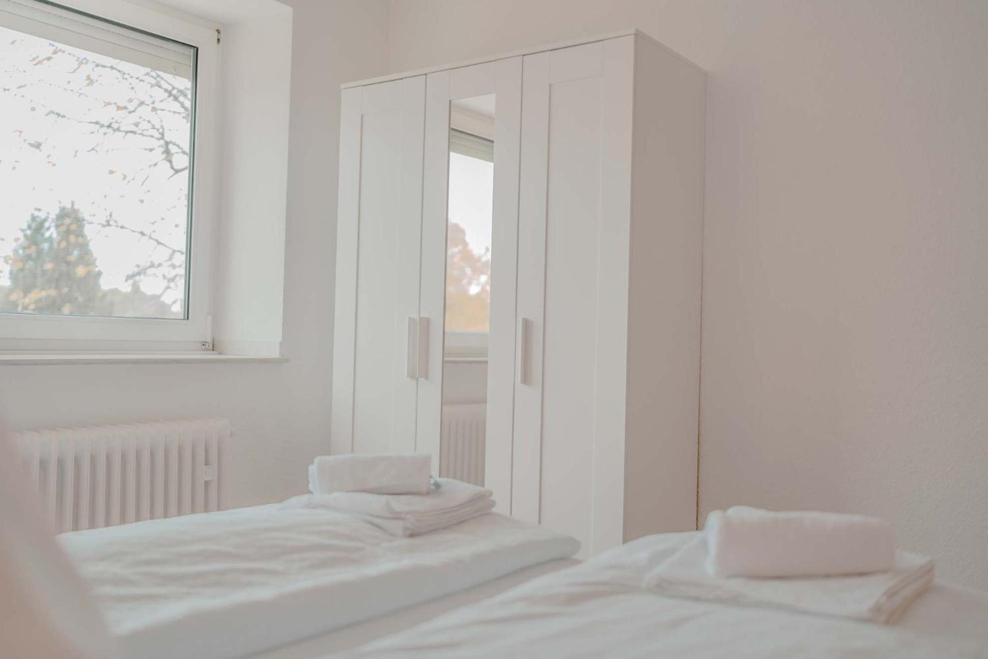 Apartment Mit Kueche, Arbeitsplatz Und Xxl Sofa Neuss Exteriör bild