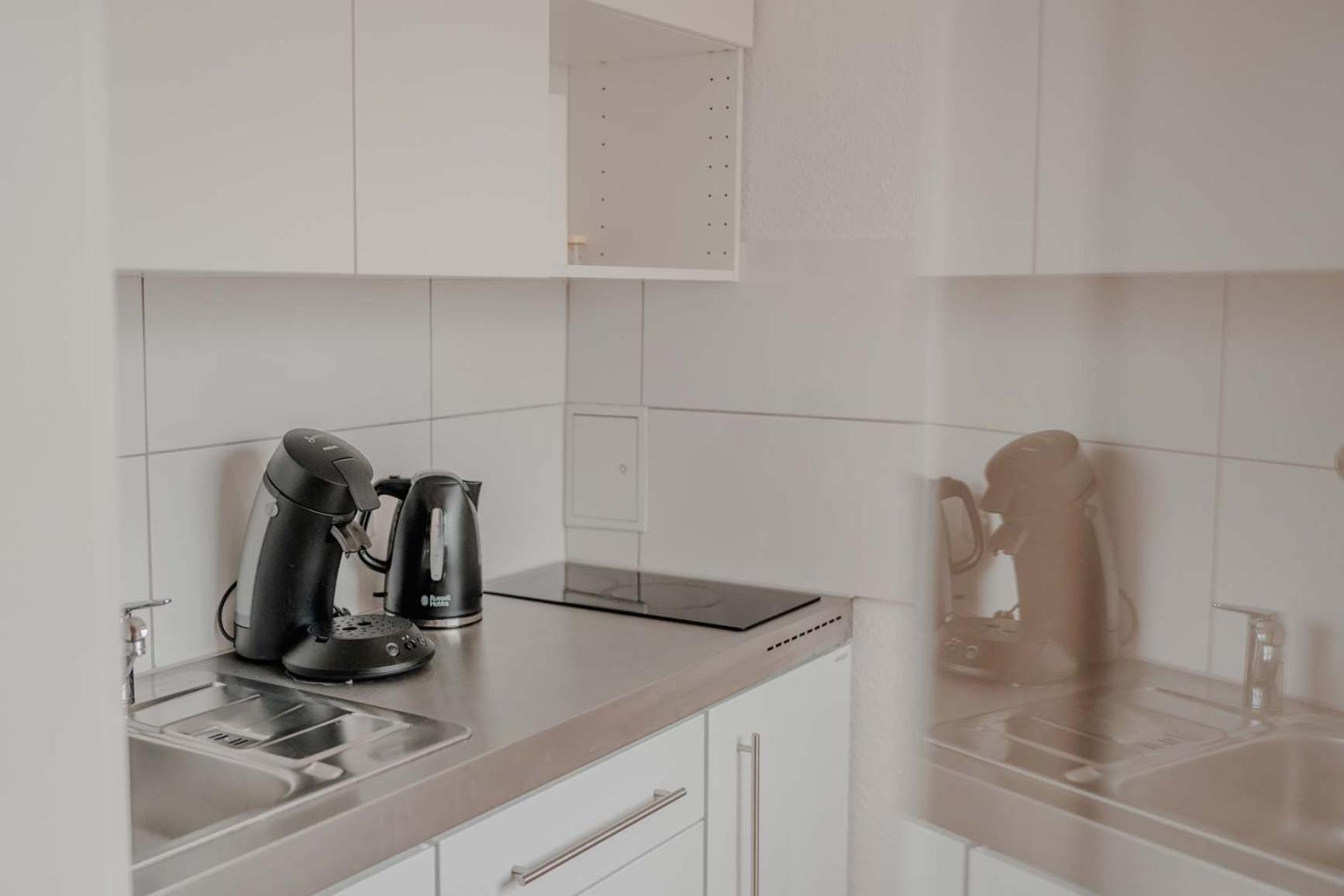 Apartment Mit Kueche, Arbeitsplatz Und Xxl Sofa Neuss Exteriör bild